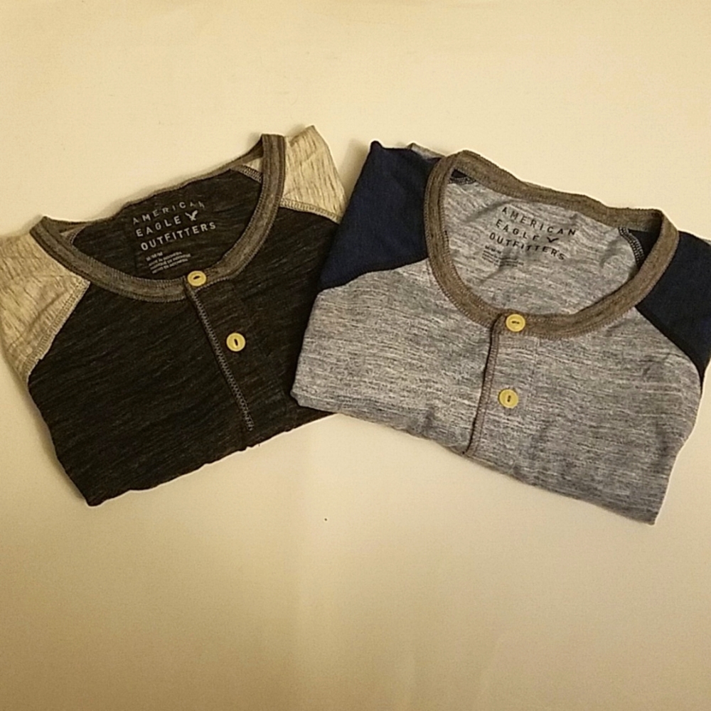 Set of 2 American Eagle shirts.